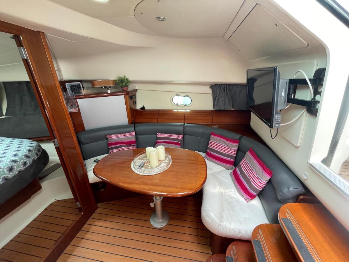 Une Nuit Sur Un Bateau Linge & Menage Inclus La Rochelle  Bagian luar foto