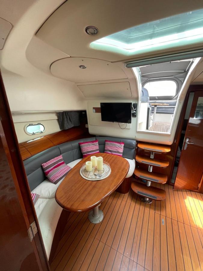 Une Nuit Sur Un Bateau Linge & Menage Inclus La Rochelle  Bagian luar foto